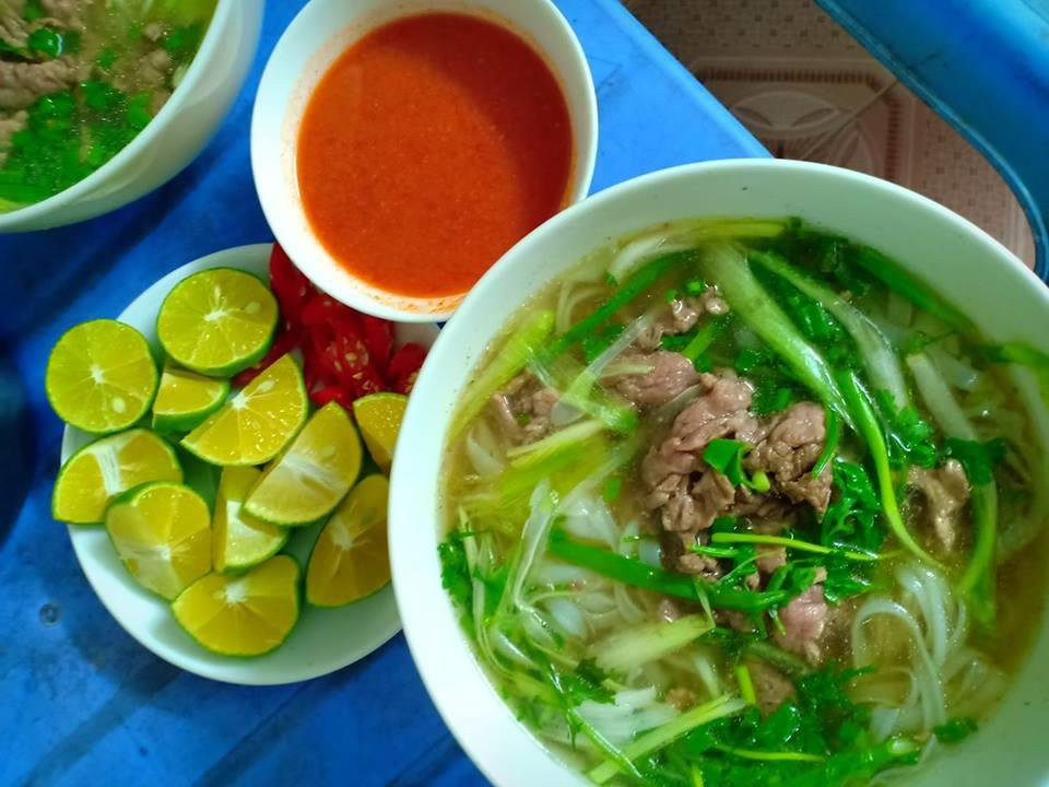 Với giá khoảng 180.000 đồng/bát, phở Thìn Tokyo (Nhật Bản) thu hút hàng trăm thực khách mỗi ngày. Ảnh: Zing