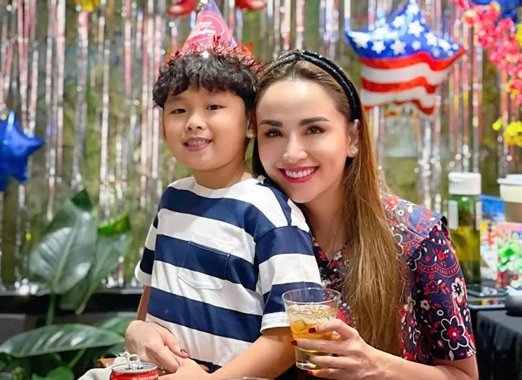 Người đẹp dành món quà quý giá này mừng sinh nhật 6 tuổi của con trai. Ảnh: FBNV