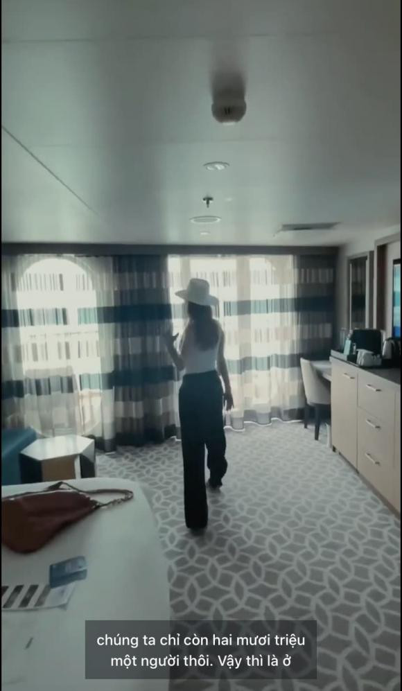 Căn phòng của Minh Hằng trên du thuyền đầy đủ tiện nghi và sang trọng chẳng kém khách sạn cao cấp.