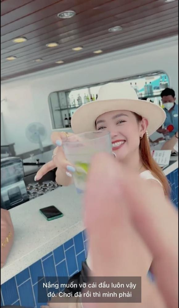 Trên du thuyền hạng sang này còn có cả khu vui chơi và quầy bar.