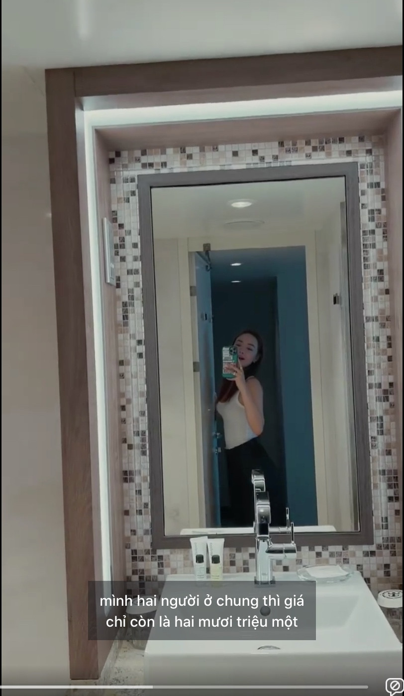 Không gian phòng tắm tiện nghi và ấm cúng.