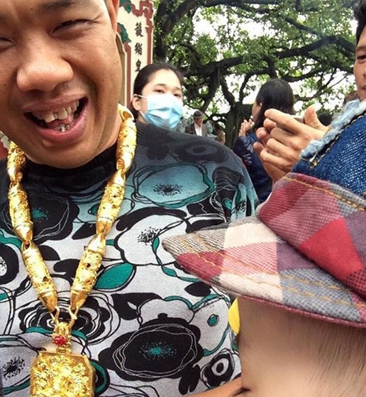 Mỗi bộ trang sức gồm dây chuyền, vòng tay, nhẫn... khoảng 2kg, tính cả mặt đá thì giá trị mỗi bộ này khoảng 5 tỷ đồng. Ảnh: Internet