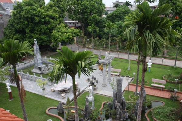 Tại Hải Phòng, người dân cũng từng xôn xao về khu lăng mộ triệu đô, rộng 3.000 m2 của ông Vũ Hồng K. (quận Kiến An). Ảnh: Dân Việt