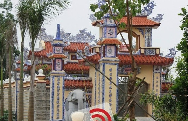 Kiến trúc của khu lăng mộ mô phỏng lăng mộ của vua chúa thời xưa ở cung đình Huế. Ảnh: Giadinhonline