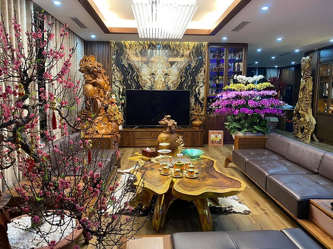 Trong không gian phong cách hiện đại hơn, căn nhà ngày Tết của chị Quỳnh Phạm gây ấn tượng với thiết kế tân cổ điển. Ảnh: Dân Việt