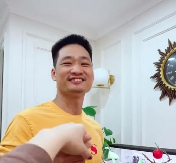 Qua đó, nhiều người bị thu hút bởi không gian bên trong căn nhà sang trọng vợ chồng Bảo Thanh mua hơn 1 năm trước.