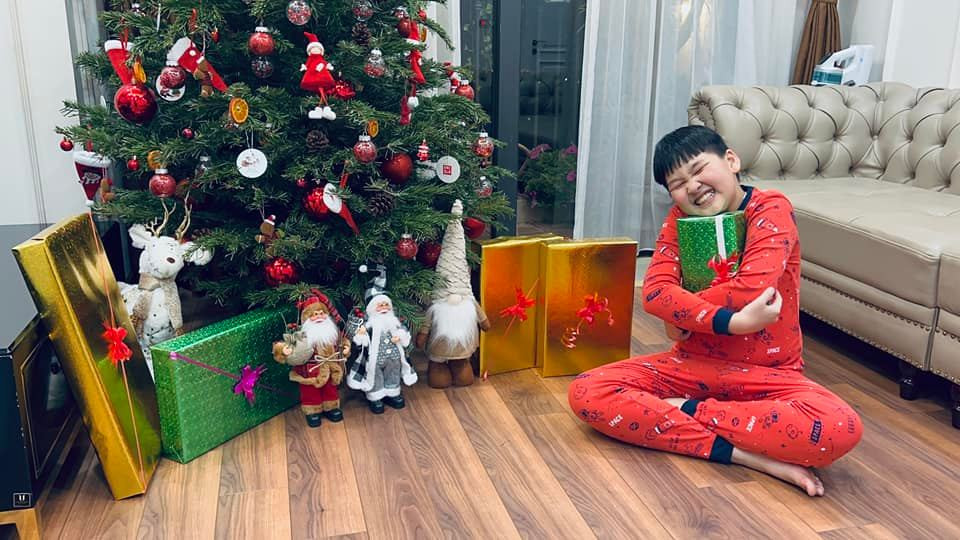 Căn hộ có tông màu trắng sang trọng với nội thất phong cách Châu Âu.