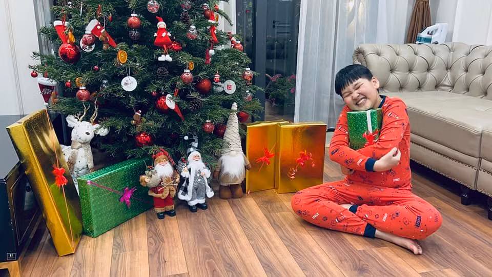 Căn hộ có tông màu trắng sang trọng với nội thất phong cách Châu Âu.