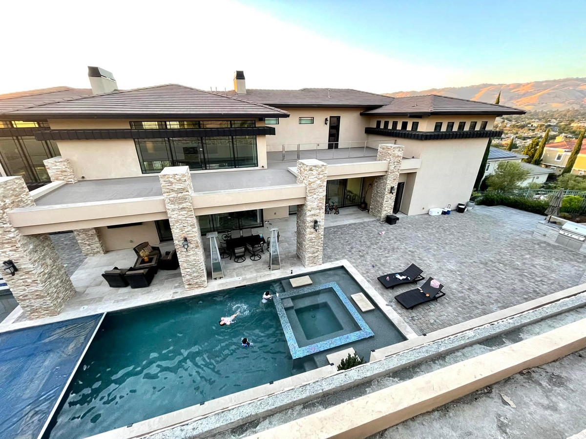  Biệt thự của vợ cũ Đan Trường nhìn từ trên cao xuống vô cùng rộng rãi và đẹp mắt.