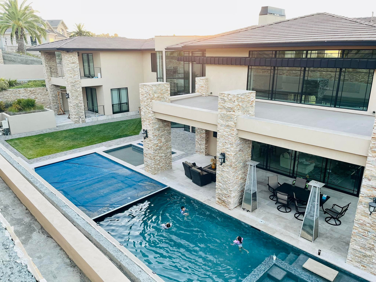 Qua đây, dễ dàng nhận thấy độ hoành tráng của căn biệt thự giá trị ước tính hàng triệu USD.