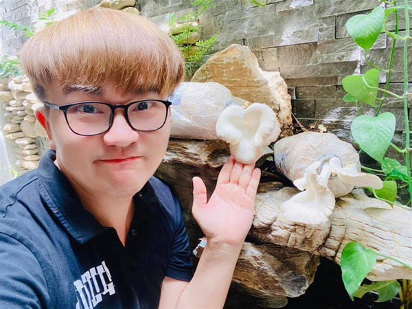 Ngoài rau sạch, MC Đại Nghĩa khiến khán giả trầm trồ khi tự tay trồng nấm tại nhà. Nguồn ảnh: FBNV