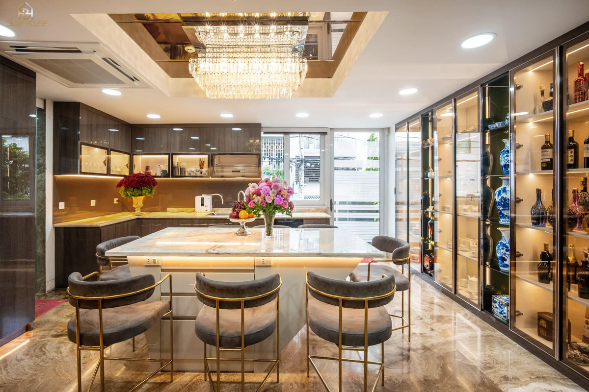 Loạt ảnh khoe nhà của Đàm Vĩnh Hưng thu hút sự chú ý của đông đảo khán giả.