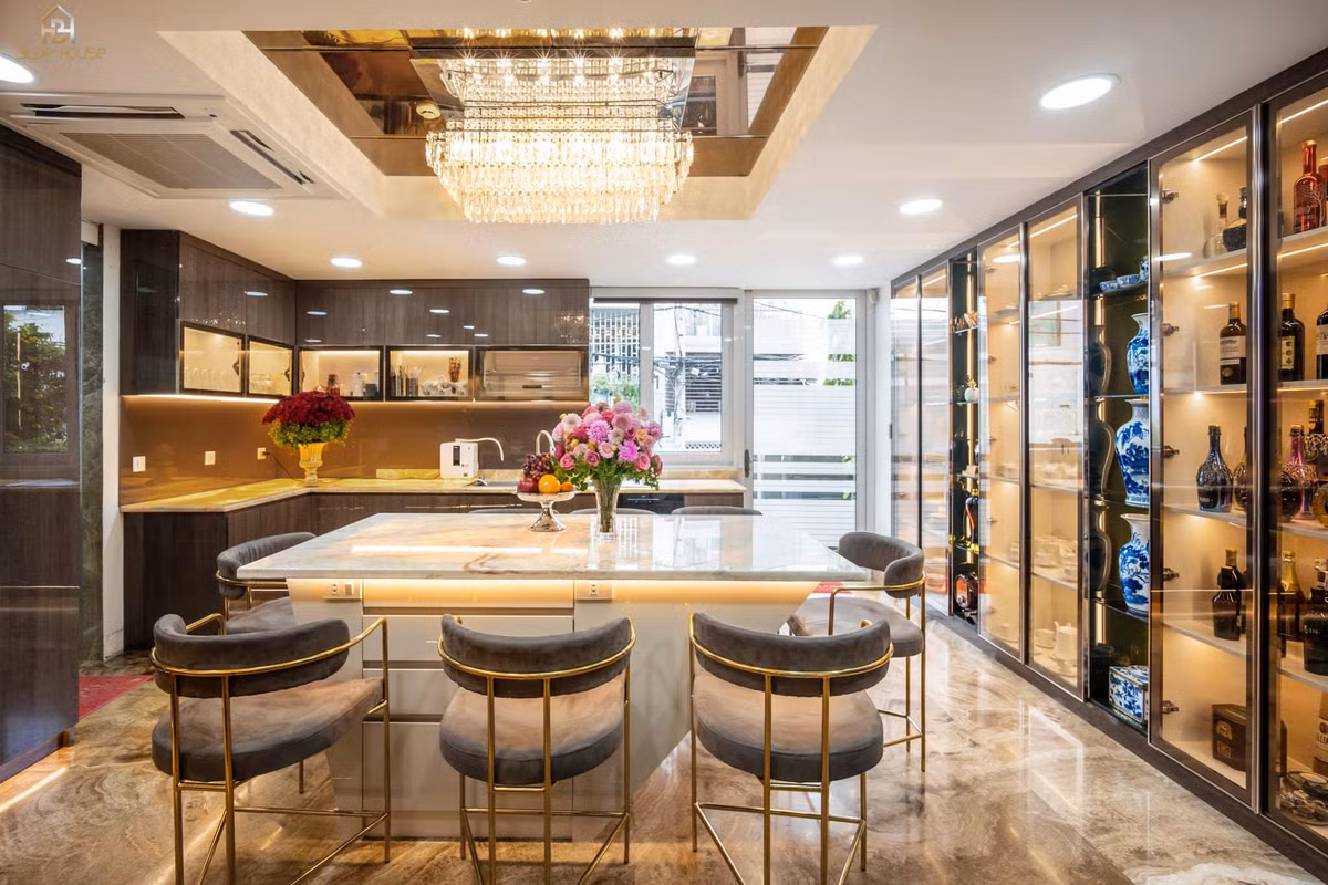 Loạt ảnh khoe nhà của Đàm Vĩnh Hưng thu hút sự chú ý của đông đảo khán giả.