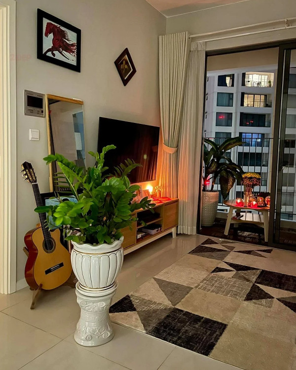 Dù không cầu kỳ về nội thất nhưng cách bài trí theo phong cách đơn giản, hiện đại. Ảnh: FB Phan Tô Ny