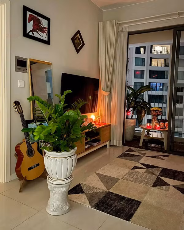 Dù không cầu kỳ về nội thất nhưng cách bài trí theo phong cách đơn giản, hiện đại. Ảnh: FB Phan Tô Ny