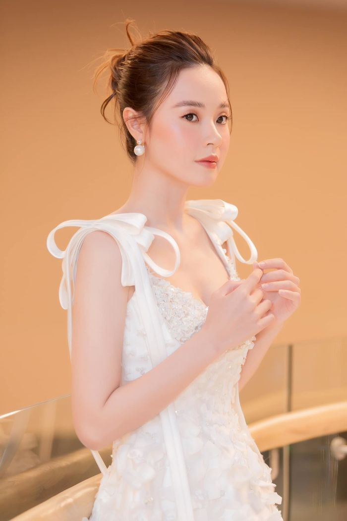 Sở hữu khối tài sản đáng mơ ước, cô nàng cũng rất mạnh tay chi tiền thưởng cho nhân viên mỗi dịp Tết đến xuân về. Đầu năm 2021, Midu tiết lộ số tiền chi ra để thưởng Tết cho nhân viên lên đến 240 triệu đồng. Ảnh: FB Đặng Thị Mỹ Dung