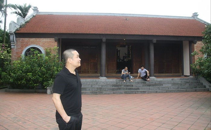 Căn nhà mang đậm thiết kế truyền thống vùng quê Bắc Bộ với mái ngói, tường gạch, cửa gỗ. Ảnh: Baodautu