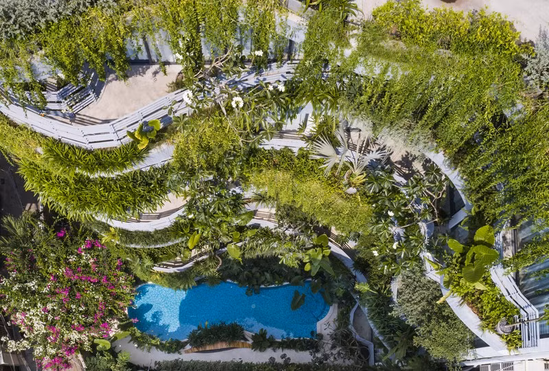 Tòa nhà như một khu rừng nhiệt đới, mỗi người có thể trải nghiệm khu vườn yên bình của riêng mình mà không bị ảnh hưởng của khói bụi. Nguồn ảnh: Hiroyuki Oki