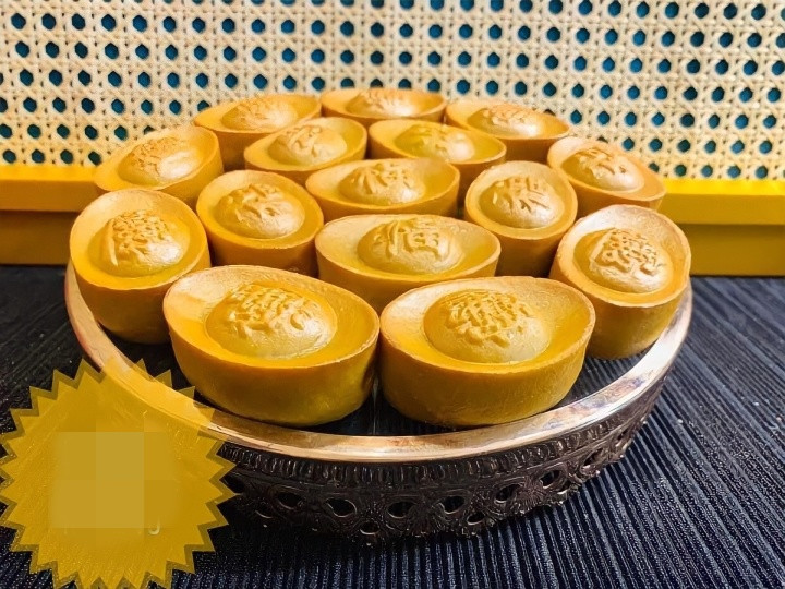 Trong khi đó, bánh Thần Tài thỏi vàng có giá 295.000/set 9 thỏi. Ảnh: VTCNews