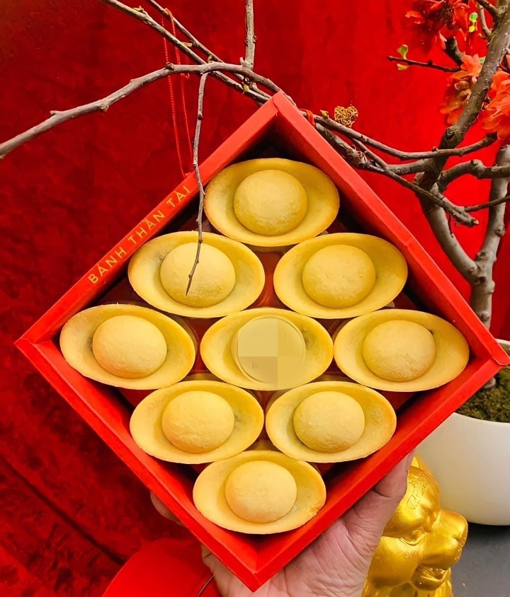 Do ảnh hưởng của dịch COVID-19 nên hầu hết khách đều đặt, chọn mẫu online và nhận hàng tại nhà. Ảnh: VTCNews