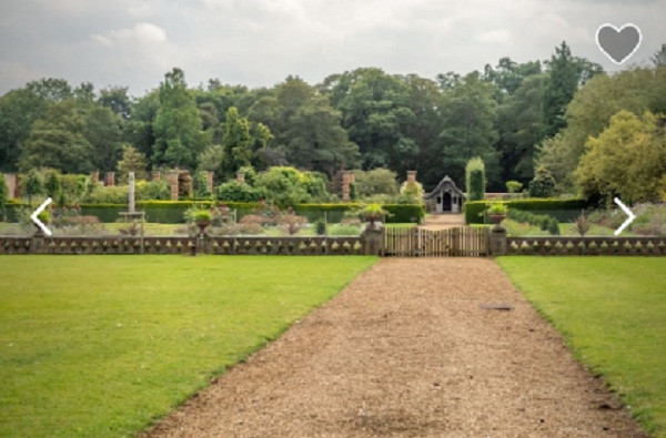 Trang đặt phòng trực tuyến miêu tả căn nhà là một chốn nghỉ dưỡng bình dị, bao quanh bởi khung cảnh yên bình. Nguồn ảnh: Cbsnews, Homesandgardens