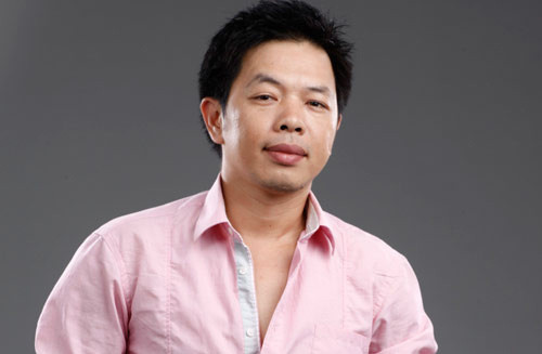 Tại thị trường phim Việt Nam, nam diễn viên Thái Hòa gắn liền với danh xưng "ông vua phòng vé". Trước khi được khán giả đón nhận ở vai trò diễn viên, Thái Hoà nổi tiếng với việc làm biên kịch, đạo diễn sân khấu của tác phẩm. Ảnh: Doanhnhansaigon