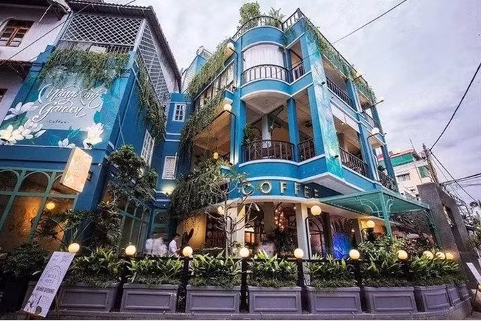 Đáng chú ý, căn nhà của Binz có giá lên đến 28 tỷ, gồm 4 tầng với 2 mặt tiền lớn. Ảnh: Saostar