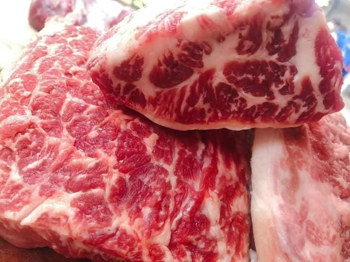 Theo một số tiểu thương nhiều năm trong nghề, để mua được u hoa bò ngon, người tiêu dùng nên chọn mua những thớ thịt mềm, nhỏ, không quá mịn. Ảnh: Facebook