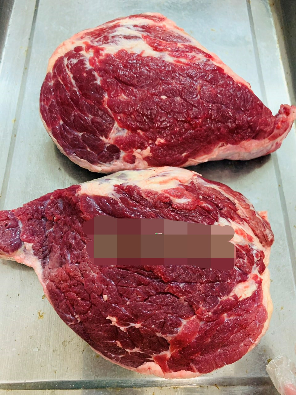 Không chỉ luôn trong tình trạng "cháy hàng", thịt u hoa bò còn có giá khá đắt, dao động từ 250.000 - 350.000 đồng/kg. Ảnh: Dacsanxunghe