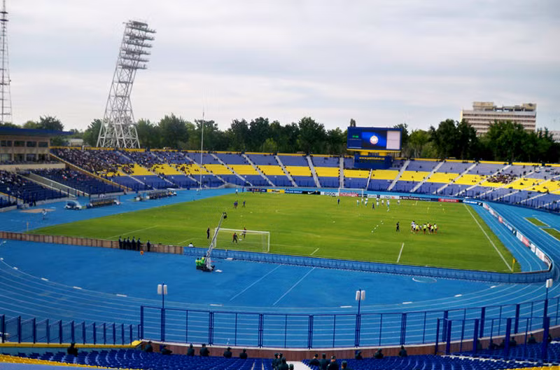 Sân được khánh thành vào ngày 11/5/2012 với trận đấu tại Giải bóng đá vô địch quốc gia Uzbekistan 2012 giữa Lokomotiv và FK Andijan. Ảnh: Goalzz