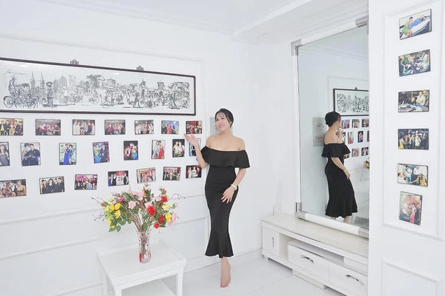 Gam màu chủ yếu trong căn nhà là trắng và vàng, thể hiện sự quý phái, sang trọng. Ảnh: FBNV