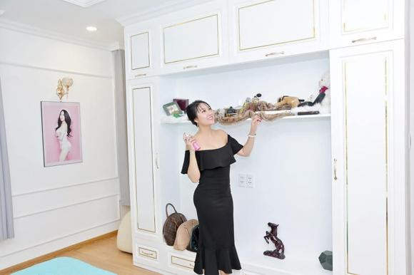 Trước đó, Phi Thanh Vân cũng thường xuyên đăng tải hình ảnh trong căn hộ đắt đỏ của hai mẹ con. Ảnh; FBNV