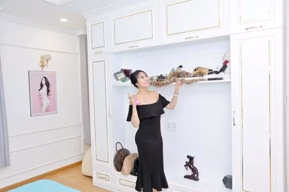 Trước đó, Phi Thanh Vân cũng thường xuyên đăng tải hình ảnh trong căn hộ đắt đỏ của hai mẹ con. Ảnh; FBNV