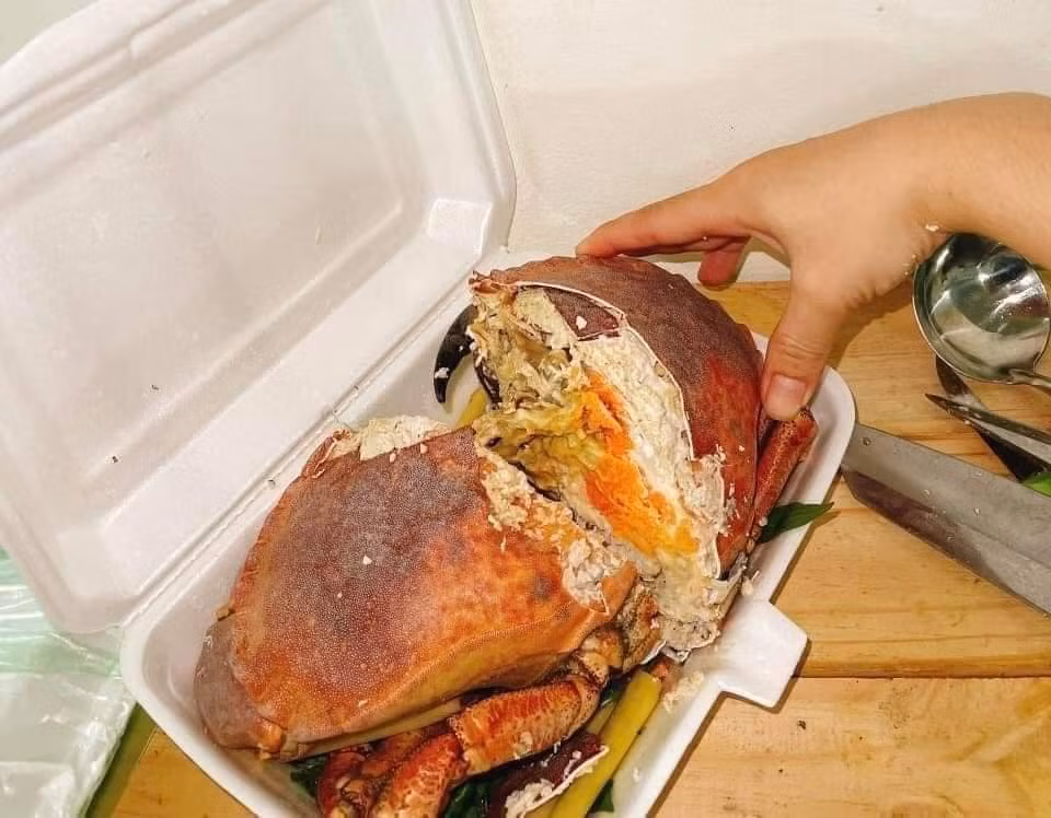 Gần đây, trên chợ mạng xuất hiện nhiều người rao bán cua nâu Nauy siêu gạch với giá khá rẻ, chỉ từ 290.000 - 390.000 đồng/kg.