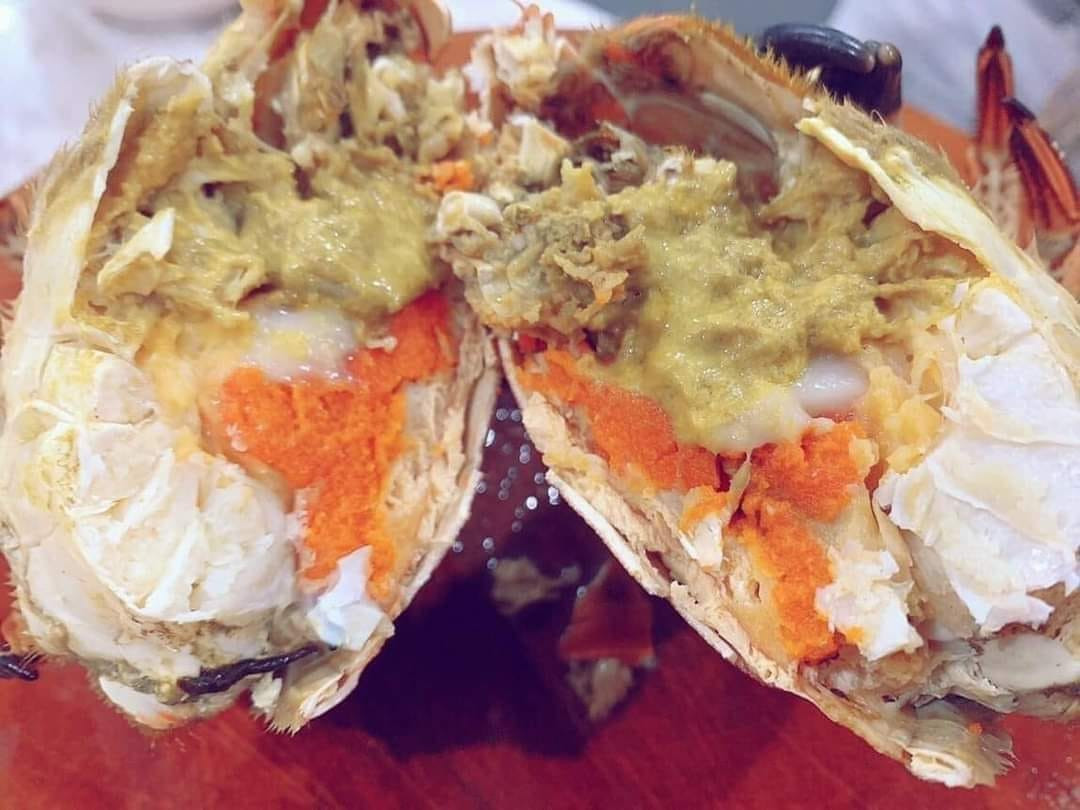 Cua nâu Nauy được xếp vào nhóm hải sản có giá trị kinh tế cao và được dùng làm nguyên liệu để chế biến nên nhiều món đặc sản nổi tiếng.