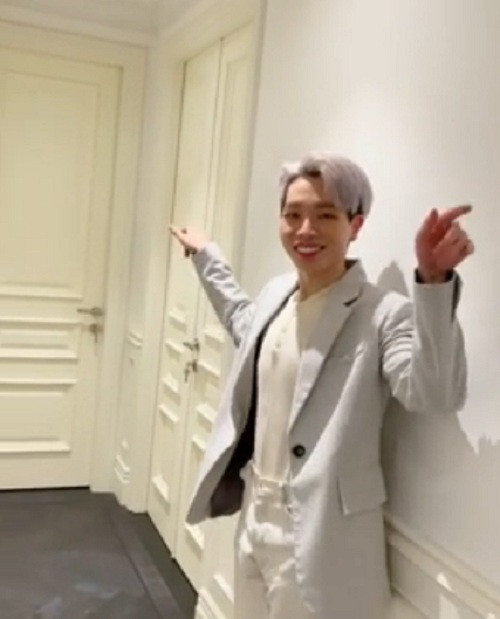 Đức Phúc dự tính chuyển về từ cuối năm ngoái nhưng phải đến tháng 3/2022 mới có thể ở. Nguồn ảnh; FBNV, chụp màn hình