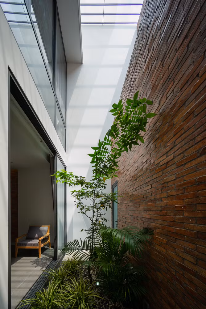 Một tiêu chí khác được đưa ra là mọi không gian trong nhà đều được chiếu sáng tự nhiên, kể cả nhà vệ sinh.