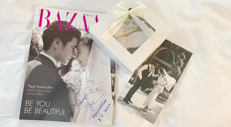 Qua một số hình ảnh được bạn bè thân thiết của Ngô Thanh Vân tiết lộ, có thể thấy, cô dâu - chú rể còn chuẩn bị sẵn những phần quà đặc biệt cho khách mời. Ảnh: FBNV