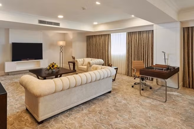 Phòng tiện nghi cao cấp nhất trong khách sạn U23 Việt Nam lưu trú là Suite hạng tổng thống 100m2, giá từ 45 triệu đồng/đêm. Ảnh: WT