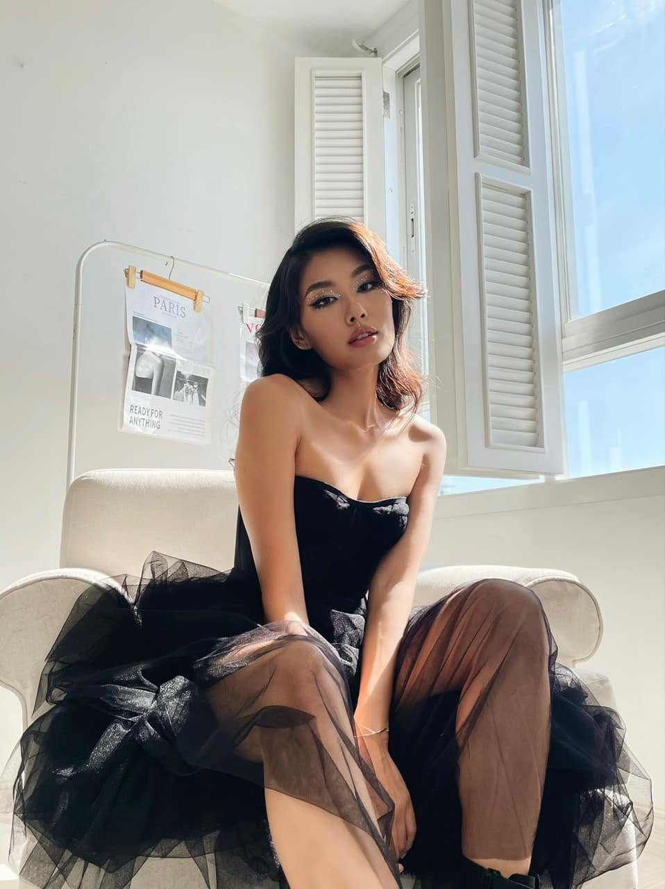 Được biết, gia đình Thảo Nhi có đời sống kinh tế rất khá giả, cả bố mẹ đều thu nhập cao. Tuy nhiên, Thảo Nhi Lê không muốn bị gắn mác con nhà giàu mà biết đầu tư kinh doanh với 1 thương hiệu quần áo riêng. Ảnh: Lao động