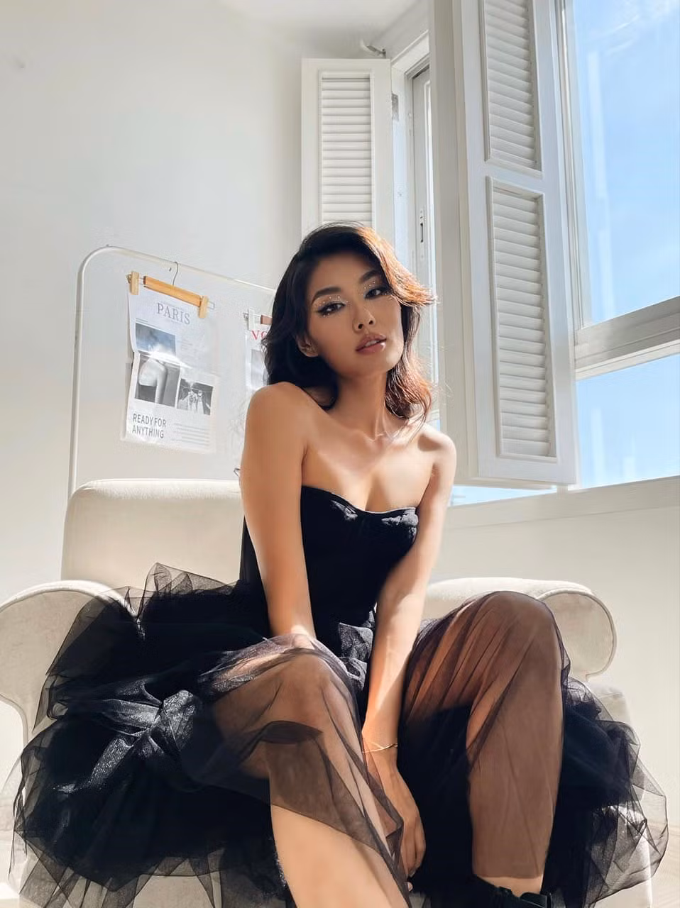 Được biết, gia đình Thảo Nhi có đời sống kinh tế rất khá giả, cả bố mẹ đều thu nhập cao. Tuy nhiên, Thảo Nhi Lê không muốn bị gắn mác con nhà giàu mà biết đầu tư kinh doanh với 1 thương hiệu quần áo riêng. Ảnh: Lao động