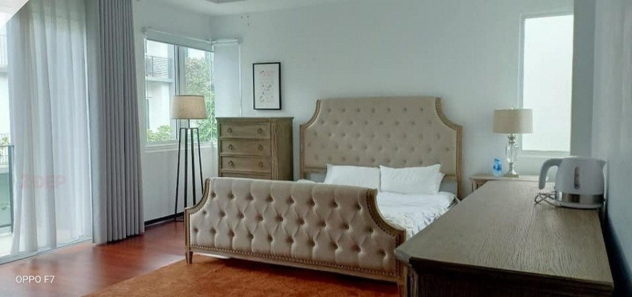 Phòng ngủ sang trọng như trong khách sạn 5 sao.