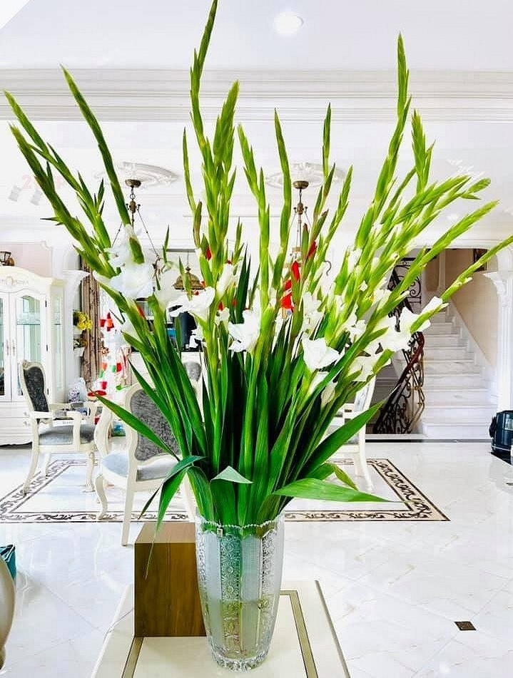 Bên cạnh đó, doanh nhân Đào Lan Hương còn có một ngôi nhà khác thiết kế theo cổ điển châu Âu với tone trắng sang trọng.