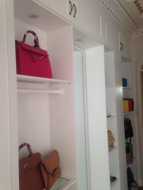 Tủ đồ của Minh Hằng. Ảnh: Facebook