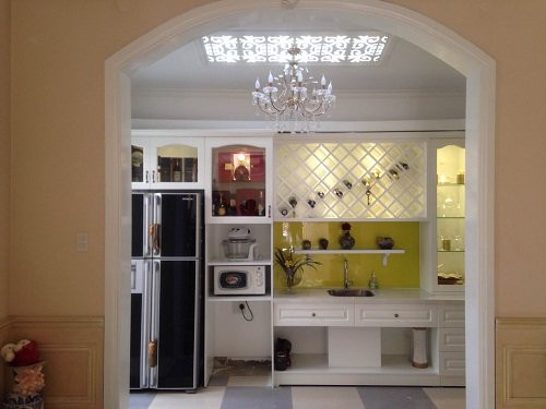 Khu bếp sang trọng và gọn gàng. Ảnh: Facebook