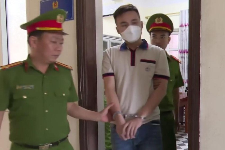 Bi khoi to vi vo co danh nguoi di duong