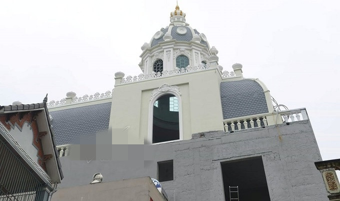 Những công trình tiền tỷ mọc san sát khiến ai ngang qua cũng phải trầm trồ. Ảnh: Vietnamnet