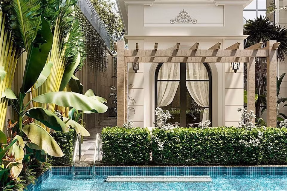 Biệt thự của Lệ Quyên rộng 337 m2, gồm một trệt và hai lầu. Bên ngoài có gam màu trắng, phảng phất nét cổ điển. Ảnh: FBNV