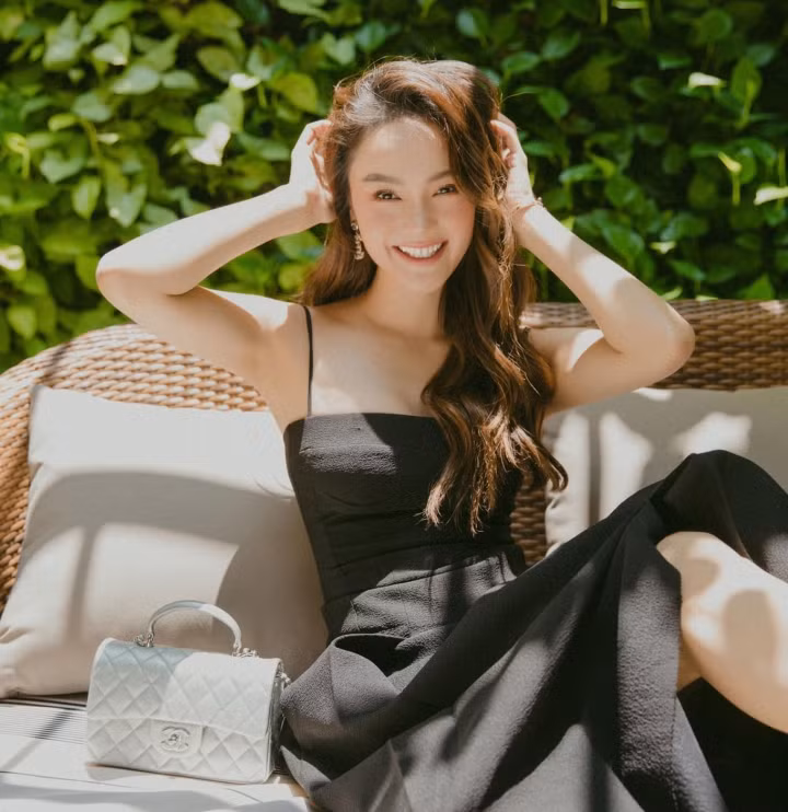 Minh Hằng gia nhập làng giải trí từ năm 16 tuổi với tư cách thành viên của nhóm rồi sau đó chuyển sang diễn xuất. Hơn 10 năm hoạt động nghệ thuật, Minh Hằng cũng là một trong những mỹ nhân giàu có nhất nhì trong showbiz Việt. Ảnh: VTCNews