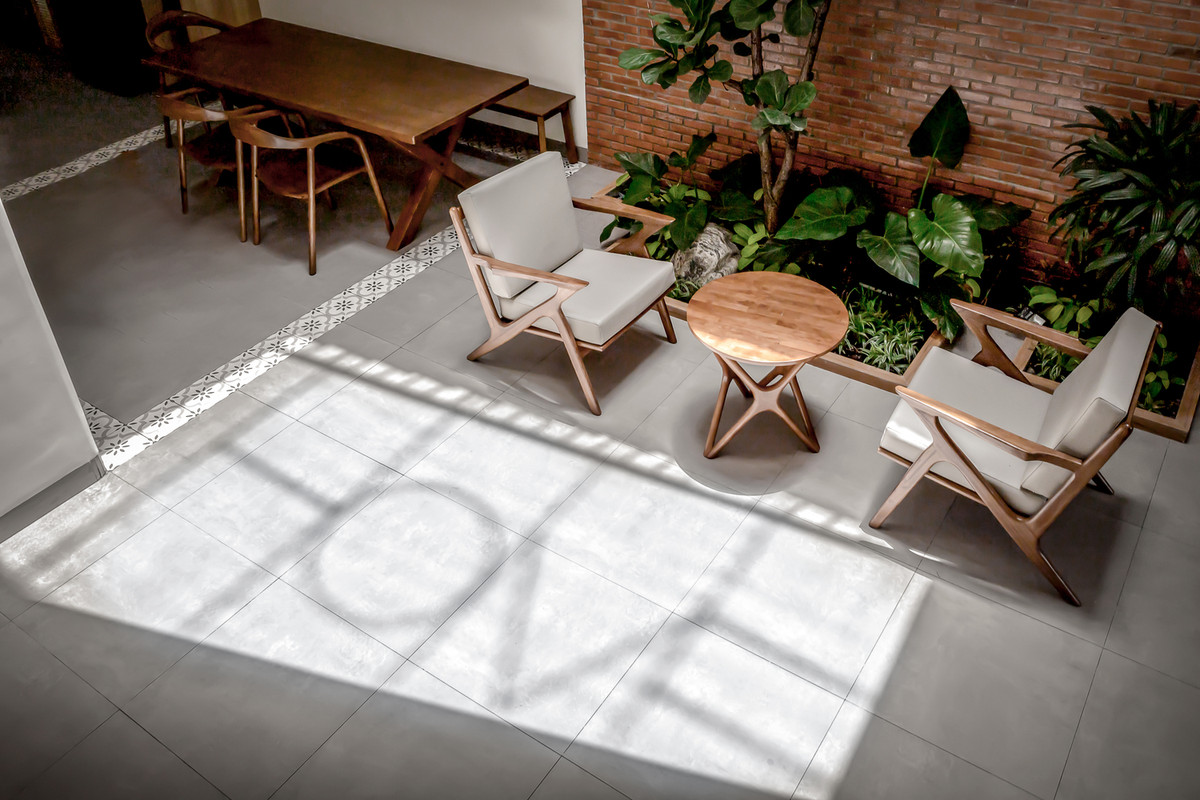 Tầng này là một không gian mở, không có nhiều vách ngăn. Điều này tạo ra sự kết nối giữa các khu vực và nâng cao quy mô của không gian chung cho các cuộc họp mặt gia đình.